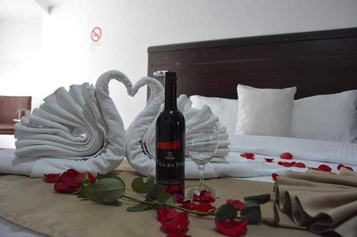 Arabella Hotel Kicevo Bagian luar foto