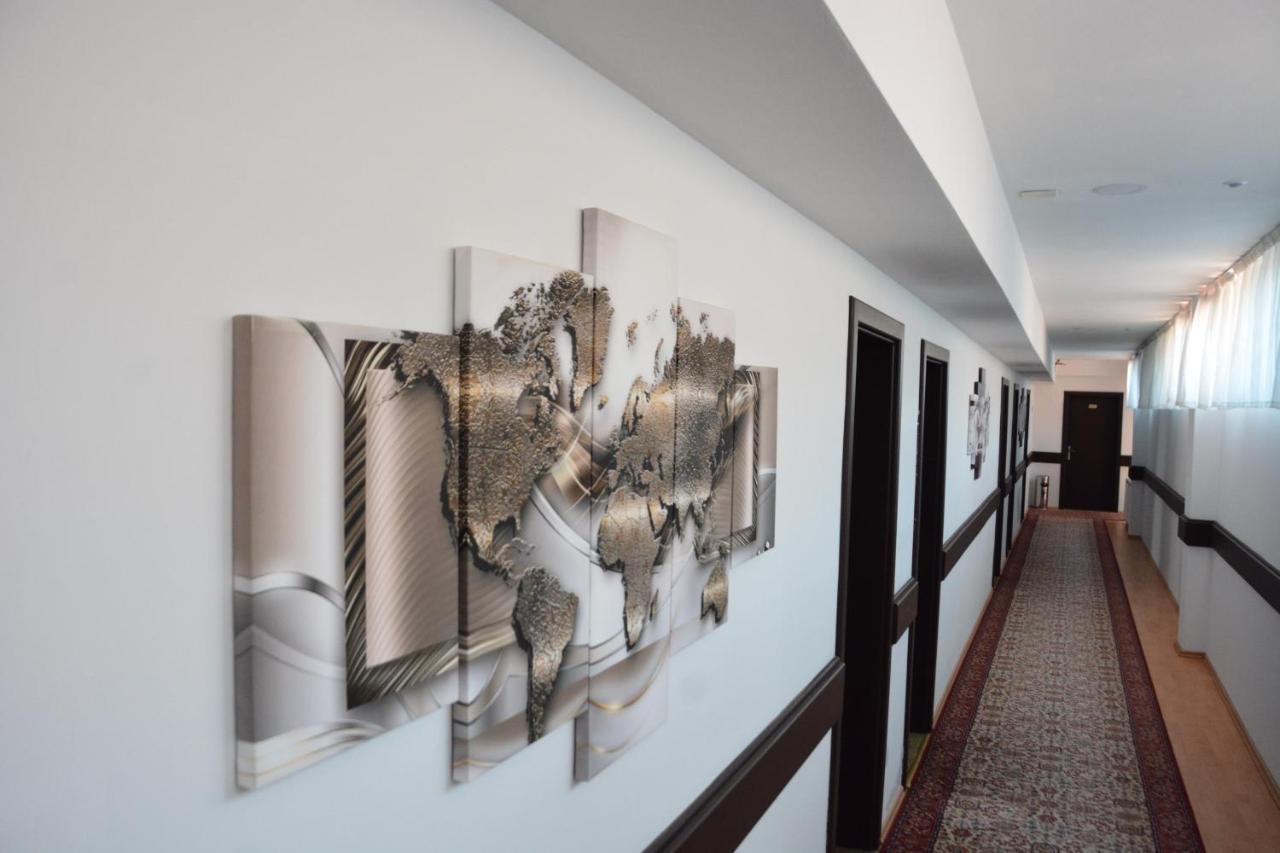 Arabella Hotel Kicevo Bagian luar foto