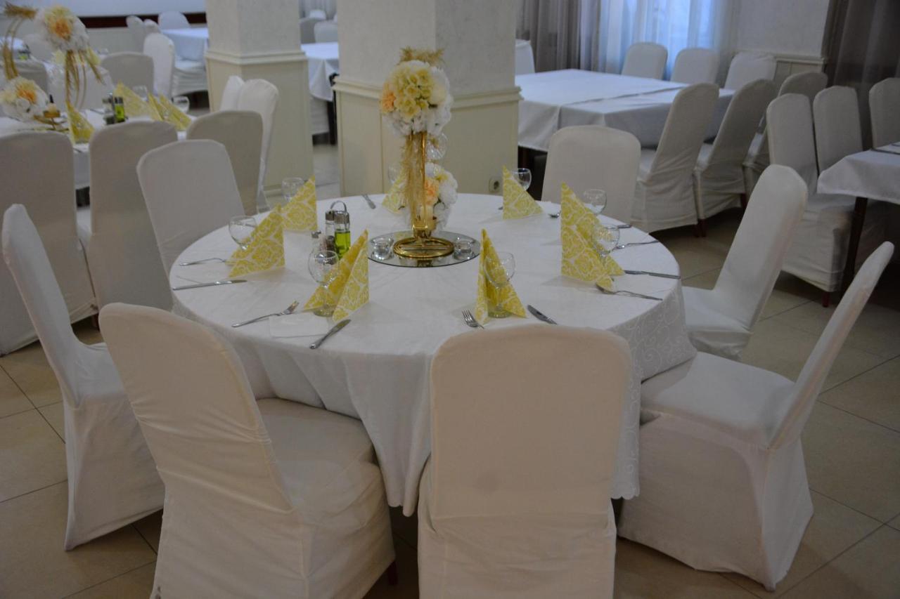 Arabella Hotel Kicevo Bagian luar foto