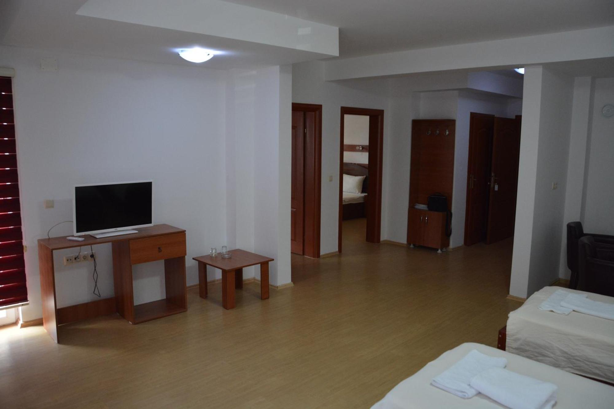 Arabella Hotel Kicevo Bagian luar foto