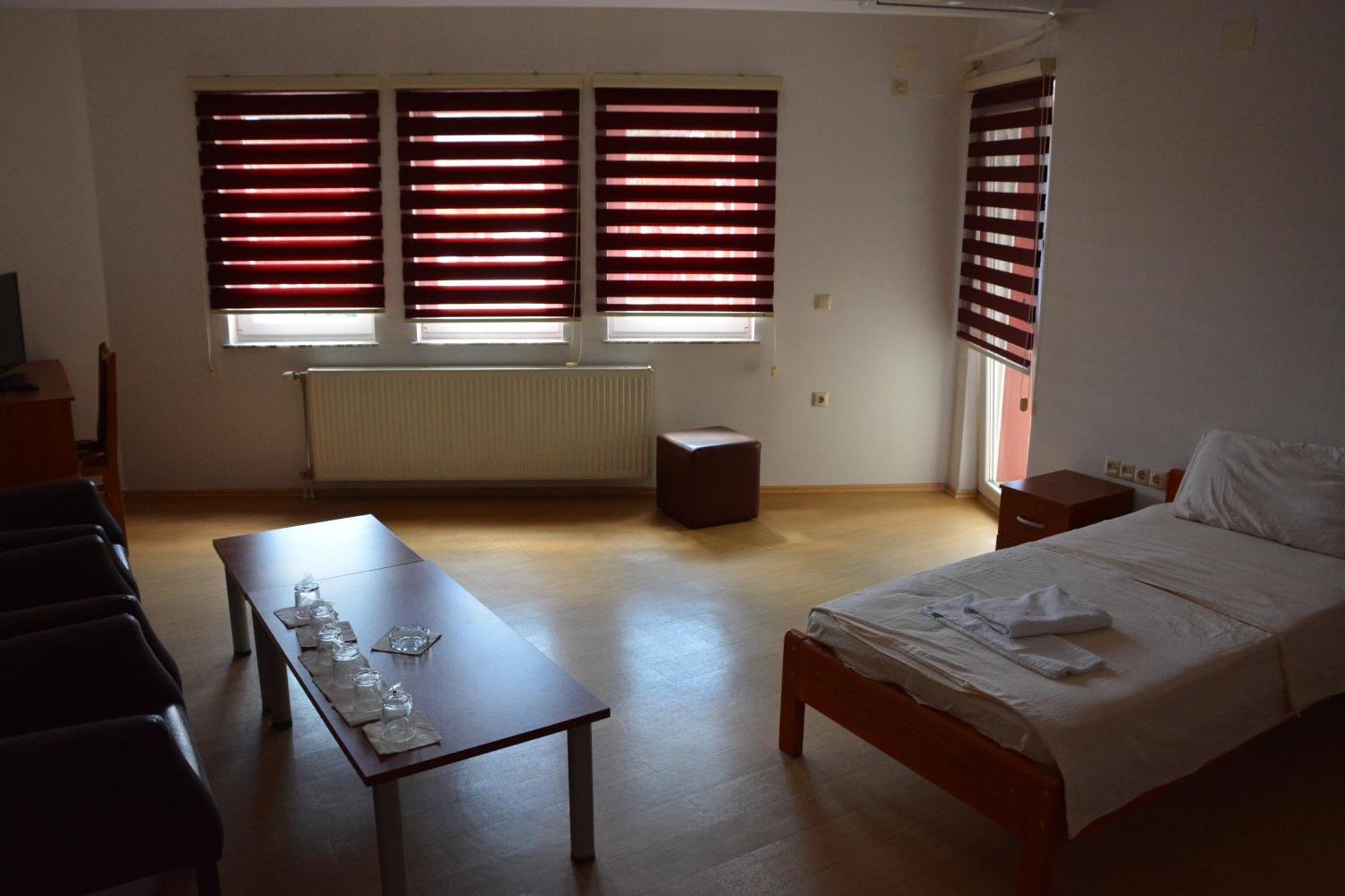 Arabella Hotel Kicevo Bagian luar foto
