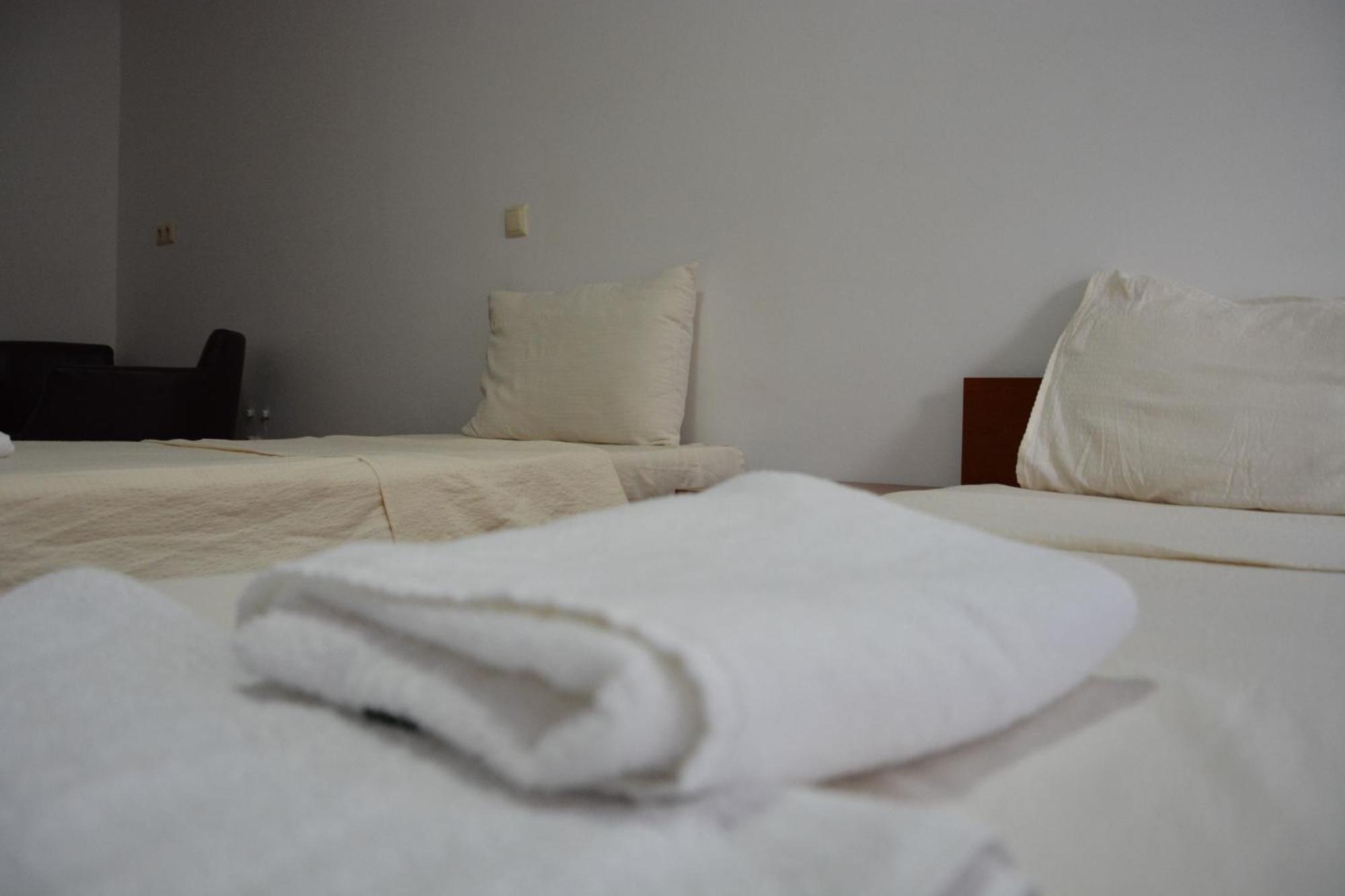Arabella Hotel Kicevo Bagian luar foto