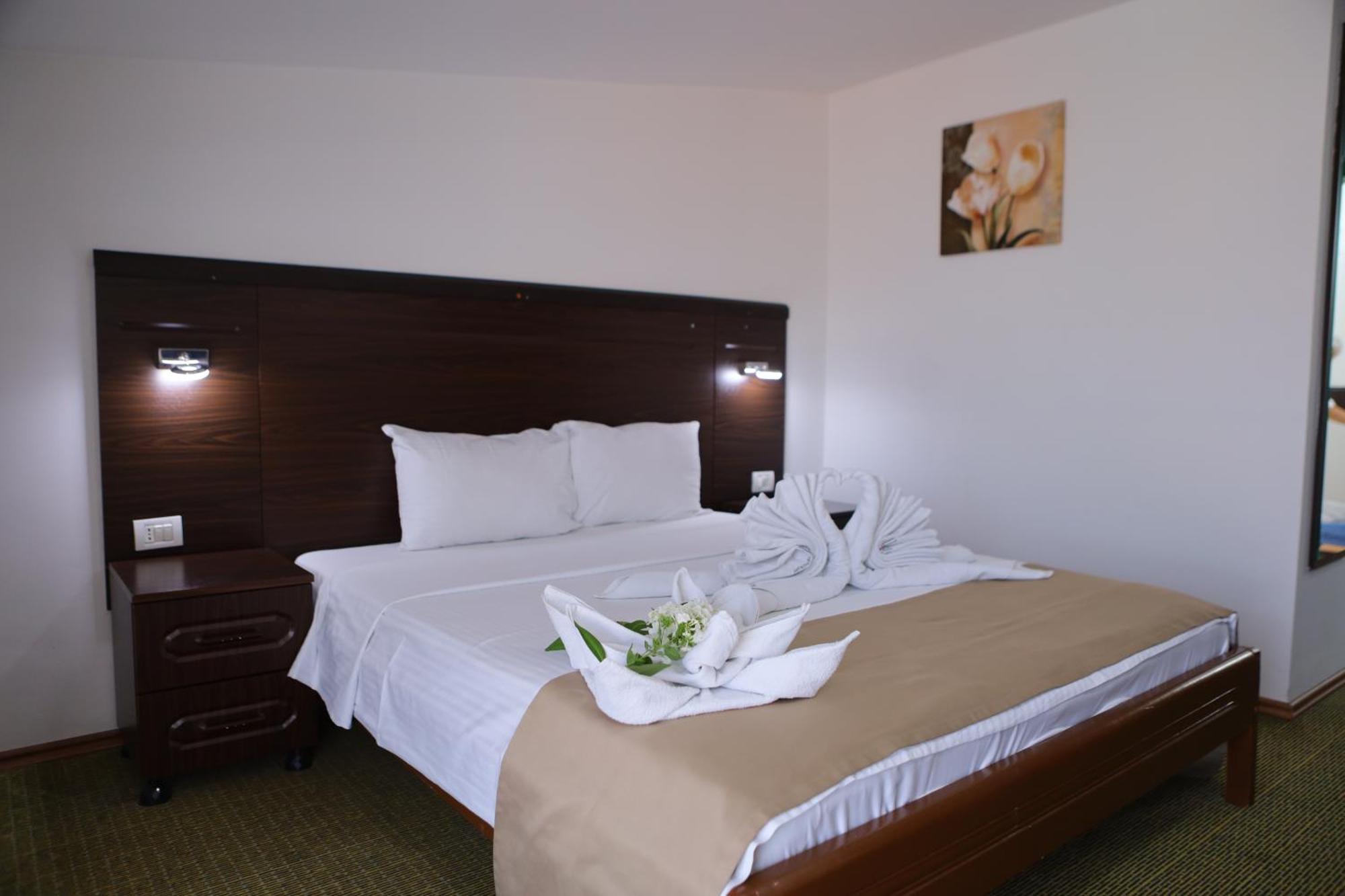 Arabella Hotel Kicevo Bagian luar foto