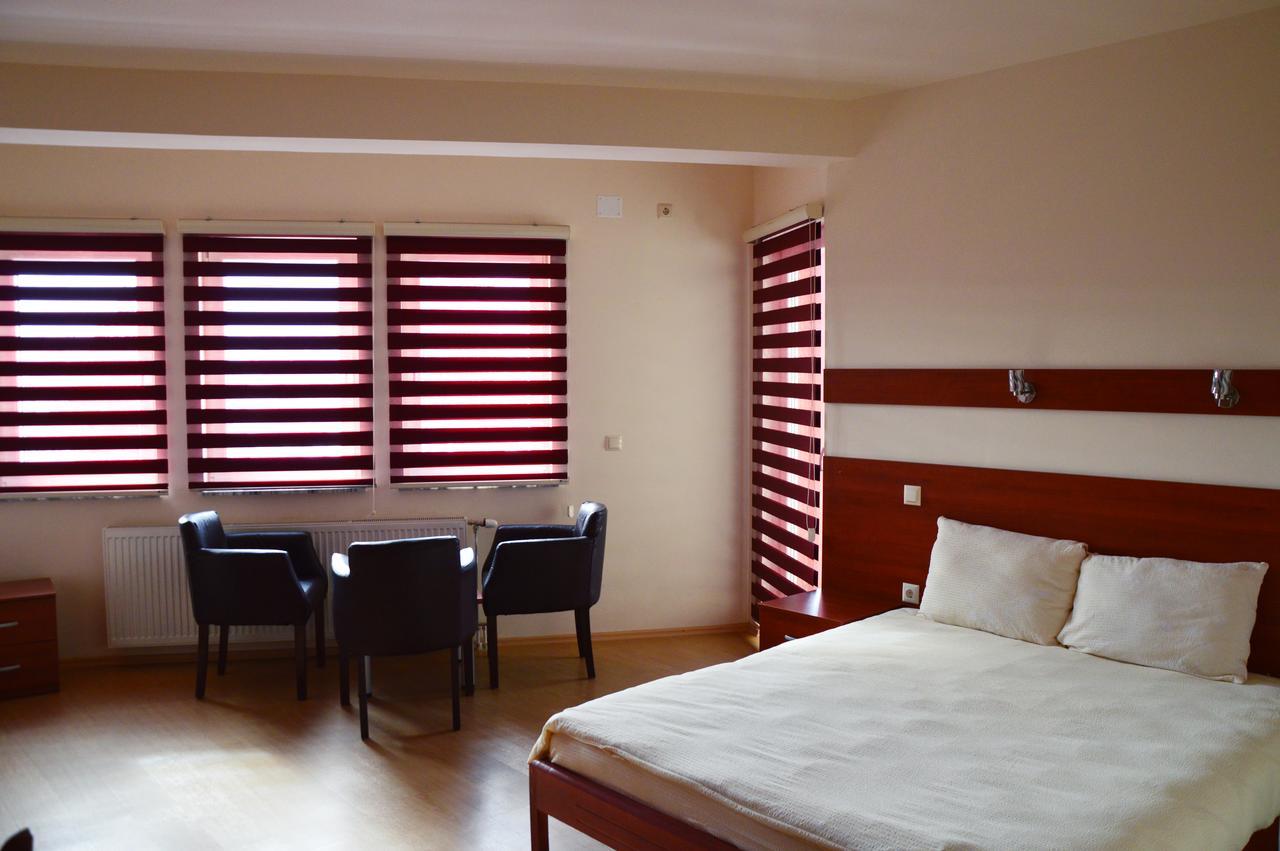 Arabella Hotel Kicevo Bagian luar foto